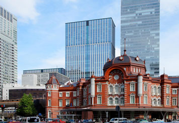 東京駅と丸の内トラストタワー