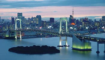東京湾とレインボーブリッジ