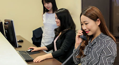 Servcorp receptionists handling phones