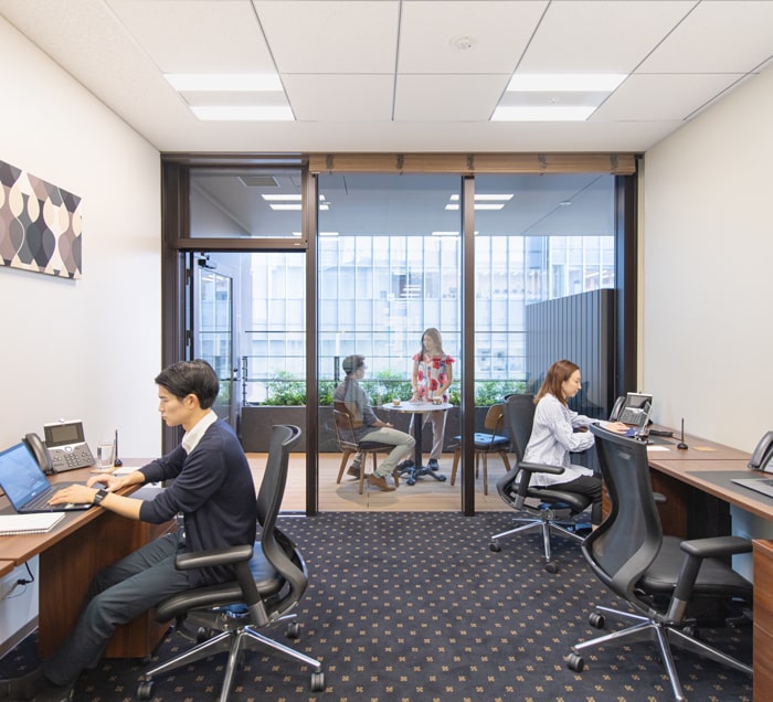 サーブコープのバルコニー付きレンタルオフィス